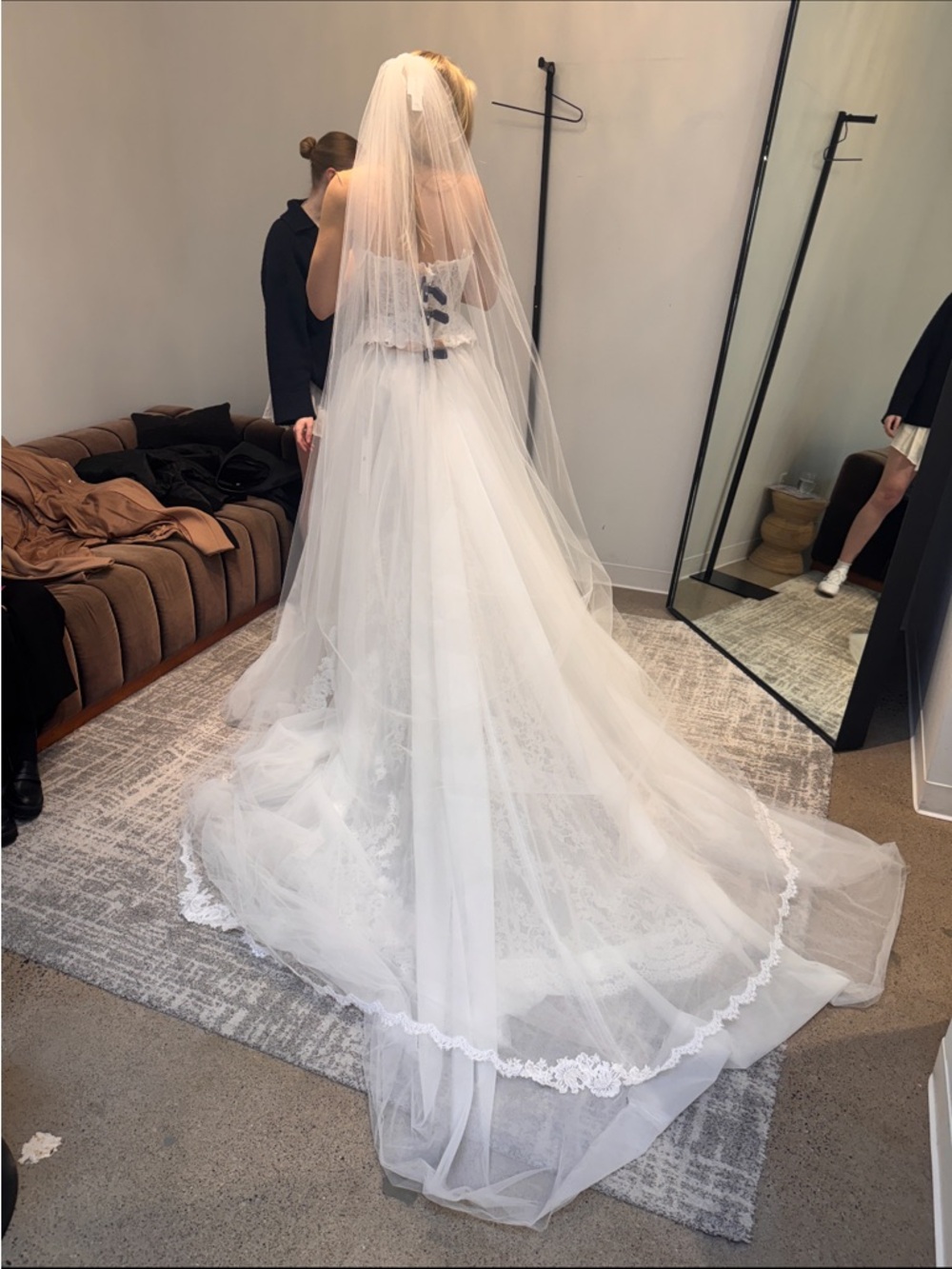 NWT - Sara Gabriel - Elegant Long Lace-Trim Veil